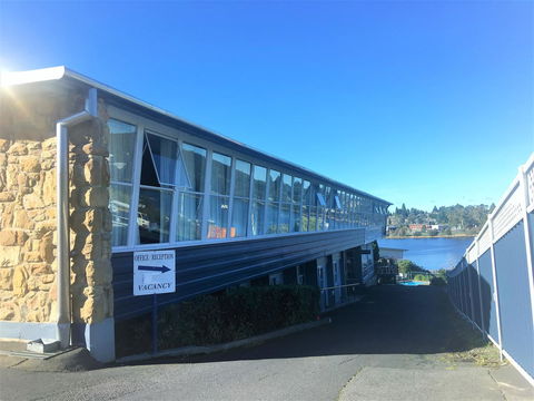 Waterfront Lodge Motel - Travel Agents 26