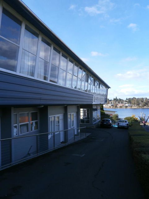 Waterfront Lodge Motel - Travel Agents 32