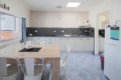 Georges Bay Apartments - Travel Search 36