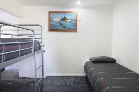 Georges Bay Apartments - Travel Search 33