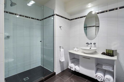 Peppers Seaport Hotel - Travel Search 8