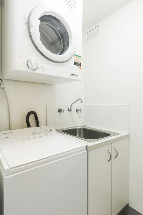 The Old Woolstore Apartment Hotel - Travel Search 13