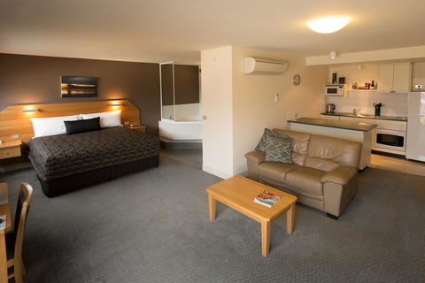 The Old Woolstore Apartment Hotel - Travel Search 25