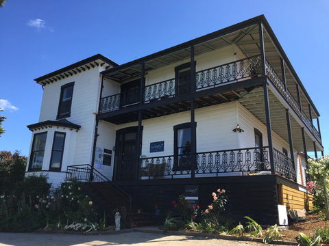 The Dragonfly Inn - Travel Search 1