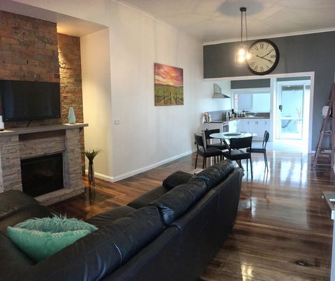 Apartment 5ive - Tourism Guide 0
