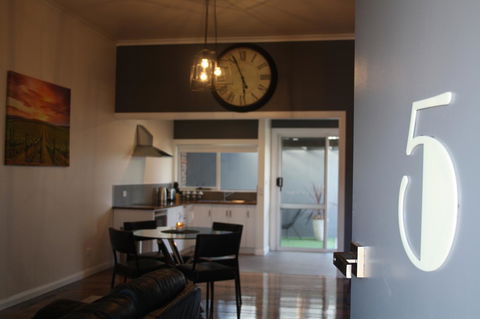 Apartment 5ive - Tourism Guide 9