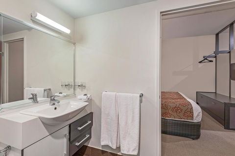 Mantra One Sandy Bay Road - Travel Search 21
