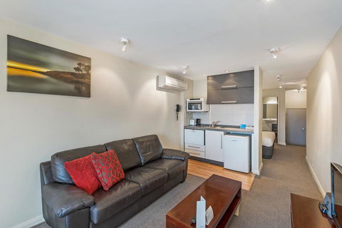 Mantra One Sandy Bay Road - Travel Search 30