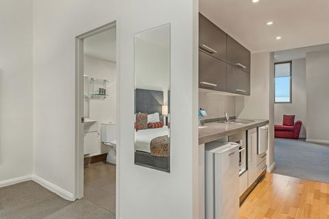 Mantra One Sandy Bay Road - Travel Search 9