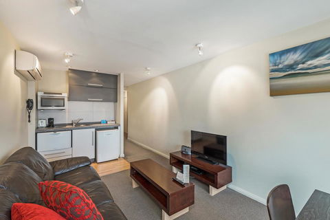 Mantra One Sandy Bay Road - Travel Search 29