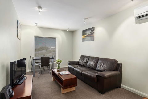 Mantra One Sandy Bay Road - Travel Search 27