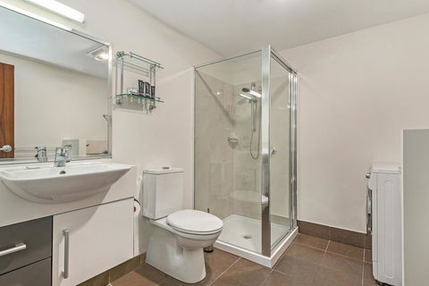 Mantra One Sandy Bay Road - Travel Search 11