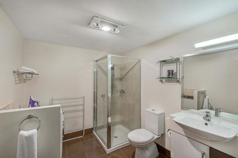 Mantra One Sandy Bay Road - Travel Search 22