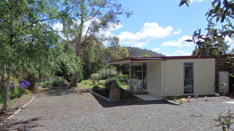 Karoola Cottage Self Contained - Tourism Guide 10