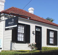Alice's Cottages - Travel Search