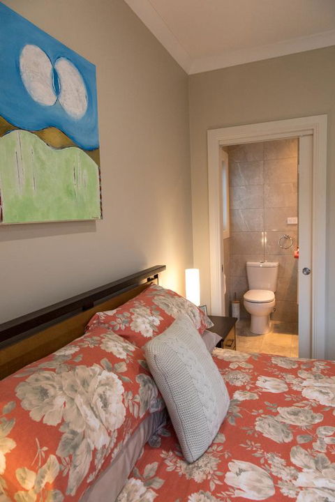 Mountain Blue Guest House - Travel Search 12