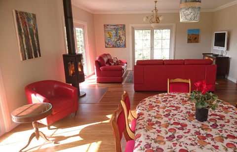 Mountain Blue Guest House - Travel Search 10