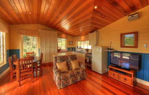 Island View Spa Cottage - Travel Search 7