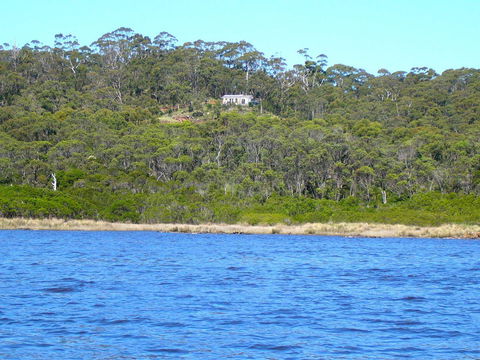 Island View Spa Cottage - Travel Search 4