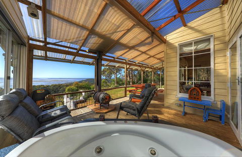 Island View Spa Cottage - Travel Search 8