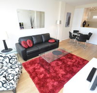 Neutral Bay Self-Contained Modern One-Bedroom Apartment 63BEN - Cruises Travel