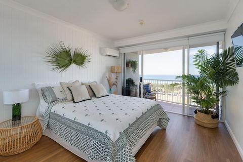 NEW Beautiful 2 Bed Ocean Views In Broadbeach - Tourism Guide 0