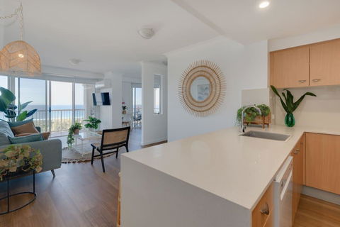 NEW Beautiful 2 Bed Ocean Views In Broadbeach - Tourism Guide 2