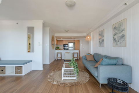 NEW Beautiful 2 Bed Ocean Views In Broadbeach - Tourism Guide 3