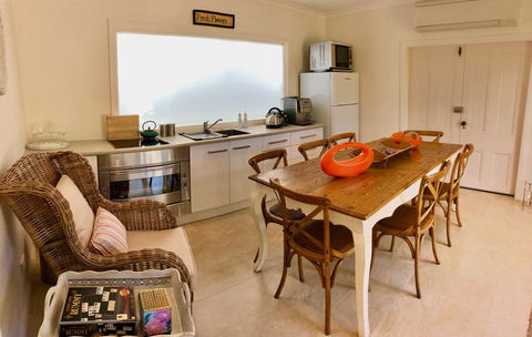 NEW: Tranquil Retreat -The Barn House Ingleside, Northern Beaches - Cruises Travel 2