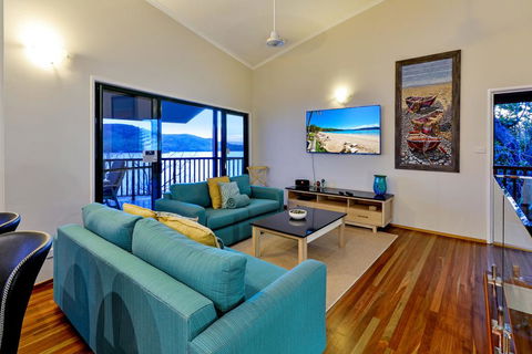 NEWLY BEAUTFULLY RENOVATED 16 The Casuarina - 3 Bedroom House With 180 Degree Ocean Views - Tourism Guide 3