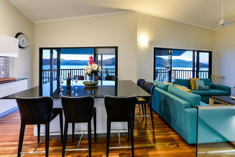 NEWLY BEAUTFULLY RENOVATED 16 The Casuarina - 3 Bedroom House With 180 Degree Ocean Views - Tourism Guide 1