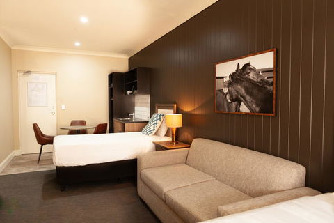 Nightcap At Archer Hotel - Travel Agents 2