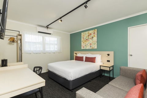 Nightcap At Balaclava Hotel - Tourism Guide 0