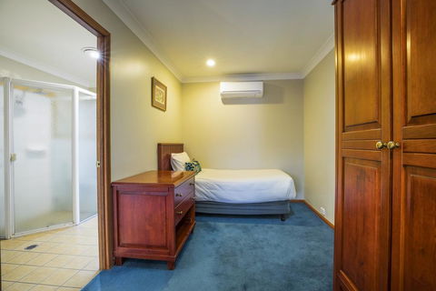 Nightcap At Federal Hotel Toowoomba - Cruises Travel 1