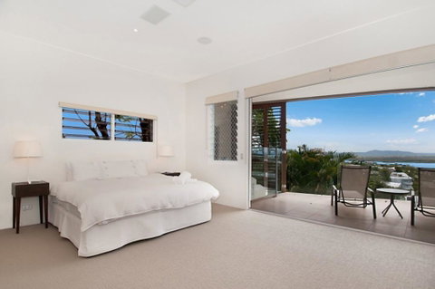 Noosa Penthouse Close To Hastings Street - Unit 2 Vue, 28 Edgar Bennett Ave - Tourism Guide 1