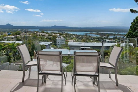Noosa Penthouse Close To Hastings Street - Unit 2 Vue, 28 Edgar Bennett Ave - Tourism Guide 0