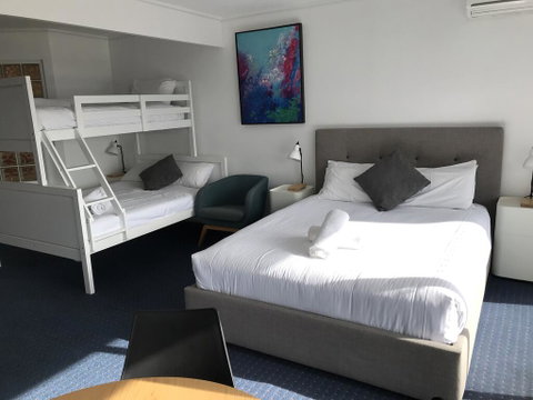 North Pier Hotel - Tourism Guide 3