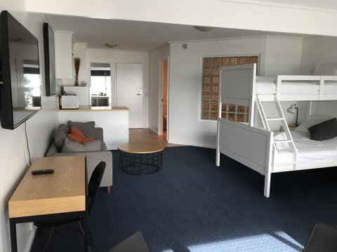 North Pier Hotel - Tourism Guide 2