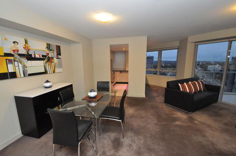 North Sydney Fully Self Contained Modern 2 Bed Apartment (2207BER) - Travel Agents 2