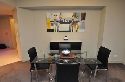 North Sydney Fully Self Contained Modern 2 Bed Apartment (2207BER) - Travel Agents 3