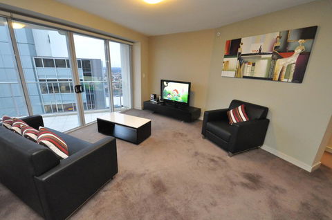 North Sydney Fully Self Contained Modern 2 Bed Apartment (2207BER) - Travel Agents 1