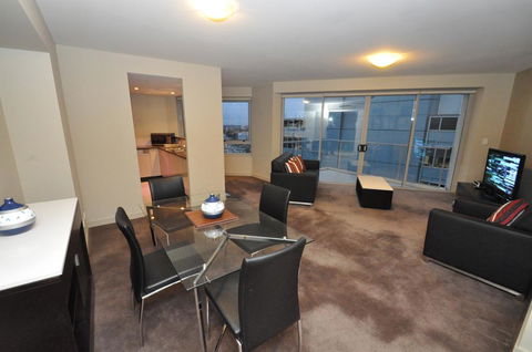 North Sydney Fully Self Contained Modern 2 Bed Apartment (2207BER) - Travel Agents 0