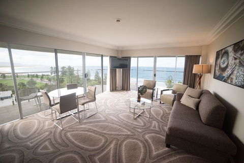 Novotel Wollongong Northbeach - Tourism Guide 1