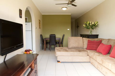 Oaks Apartment At Dee Why Beach - Cruises Travel 1