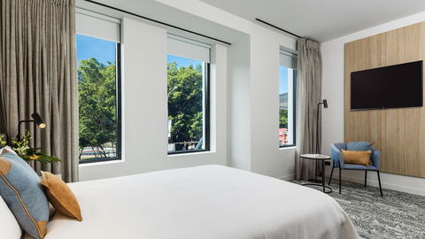 Oaks Cairns Hotel - Tourism Guide 2