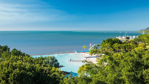 Oaks Cairns Hotel - Tourism Guide 1