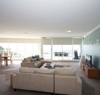 Oasis Unit 11/5 Laman Street - Cruises Travel