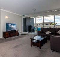 Oasis Unit 3/5 Laman Street - Cruises Travel