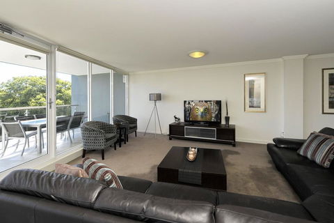 Oasis, Unit 9/5 Laman Street - Cruises Travel 2