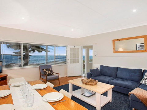 Ocean Blue Apartment One - Oceanfront Apartment - Cruises Travel 0